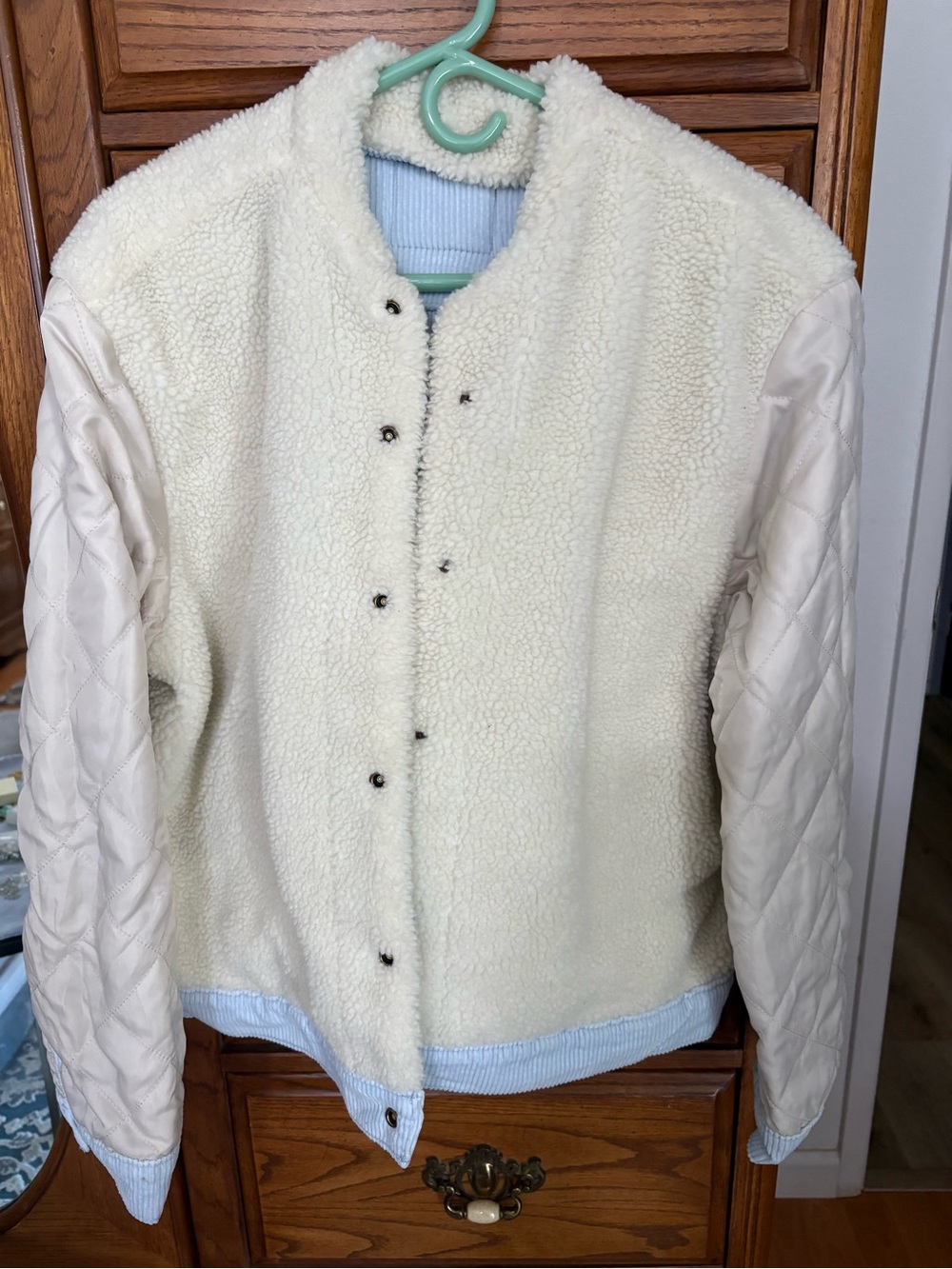 NWOT Levi's Women’s Baby Blue Corduroy Sherpa Truckers Jacket - Picture 5 of 5